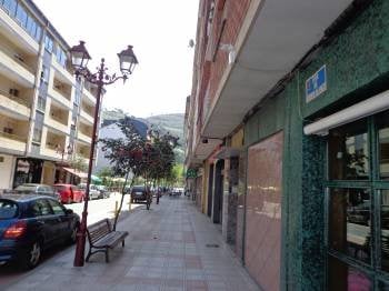 El establecimiento denunciado está ubicado en la calle Abdón Blanco, de O Barco. (Foto: J.C.)