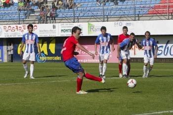 Yebra ejecuta el penalti que el domingo significaba el 1-0 para el Ourense ante el Leganés. (Foto: MIGUEL ÁNGEL)