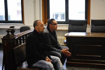 Paulo Rafael da Silva Freitas y Francisco Javier González Pereira, ayer en el Juzgado de lo Penal 1. (Foto: MARTIÑO PINAL)