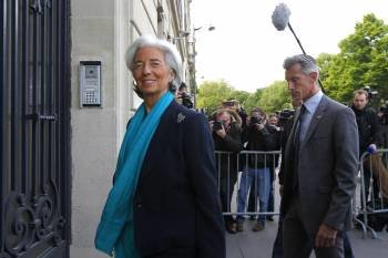 La directora del FMI, Christine Lagarde llegando al tribunal en París. (Foto: YOAN VALAT)
