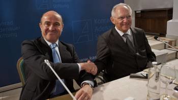 El ministro de Economía, Luis de Guindos, y el ministro alemán de finanzas, Wolfgang Schäuble. (Foto: ARCHIVO)