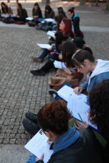 Alumnos del Campus durante una clase celebrada al aire libre. (Foto: JOSÉ PAZ)