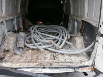 El material sustraído en el interior del furgón.
