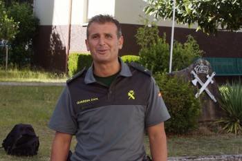 Guillermo Fernández, el teniente de la Guardia Civil que salvó a la niña en Ponteareas. (Foto: L. MIRANDA)