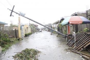 El tifón Utor ya causó graves desperfectos a su paso por Filipinas. (Foto: EFE)