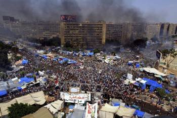 La plaza de Rabea al Adauiya, el principal escenario de los violentos enfrentamientos de la jornada de ayer. (Foto: AHMED JOUSSEF)