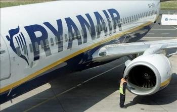 Un avión de la aerolínea Ryanair. (Foto: EFE)