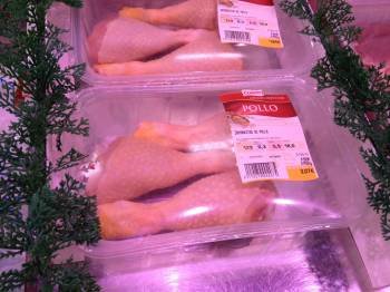 Carne de pollo en un supermercado. (Foto: MARTIÑO PINAL)