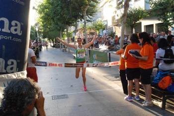 Solange Pereira cruza la meta como ganadora de 2012. (Foto: L. BLANCO)