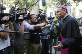 El obispo Franz-Peter Tebartz-van Elst, ante los medios de comunicación en Frankfurt el pasado agosto.