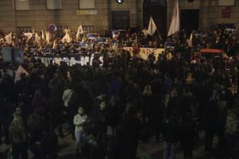 Al acto desarrollado en Ourense acudieron numerosas personas como protesta tras la sentencia.  (Foto: MIGUEL ÁNGEL)