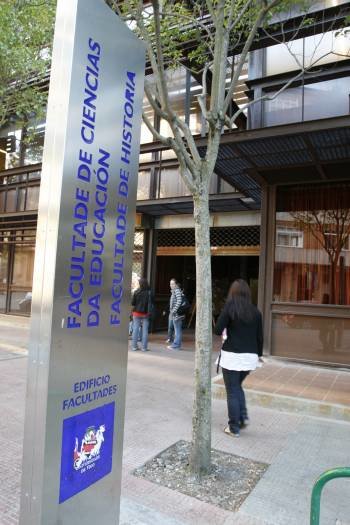 Entrada al Edificio de Facultades del Campus de Ourense. (Foto: MIGUEL ÁNGEL)
