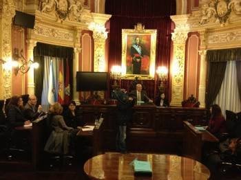 El alcalde presidió ayer la junta de gobierno, a la que no faltó ningún concejal. (Foto: XESÚS FARIÑAS)