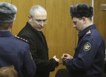 El magnate del petróleo Mijail Jodorkovski, en una imagen durante su juicio.