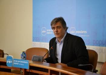 El portavoz del grupo parlamentario popular, Pedro Puy Fraga, en una rueda de prensa.