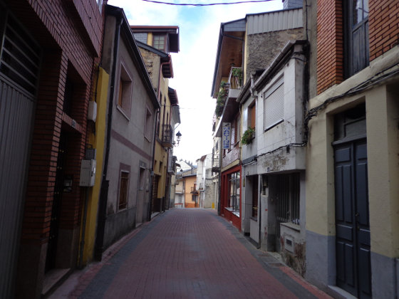 Calle de San Roque, en el casco vello de O Barco 