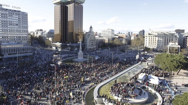 Los integrantes de la Marcha por la Dignidad comienzan a llegar a la Plaza de Colón (F. ALVARADO)
