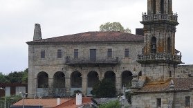 Imagen de la rectoral de Santo André, rehabilitada y cerrada (MARTIÑO PINAL)