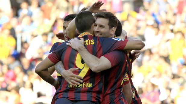 El delantero argentino Lionel Messi celebra con sus compañeros el gol 
