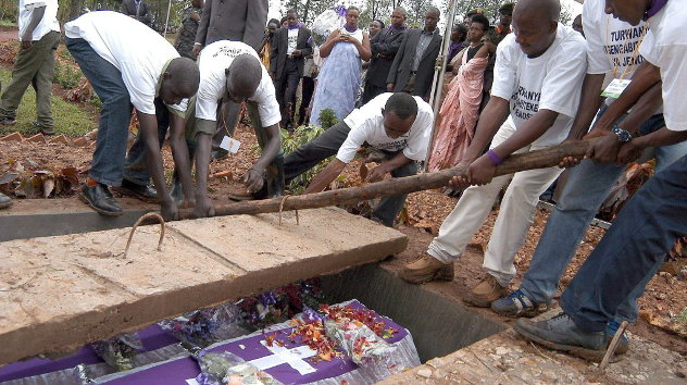 Voluntarios ayudando en Ruanda en 2006