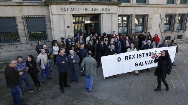 Trabajadores del registro Civil y funcionarios judiciales, contra la privatización de ese servicio (XESÚS FARIÑAS)