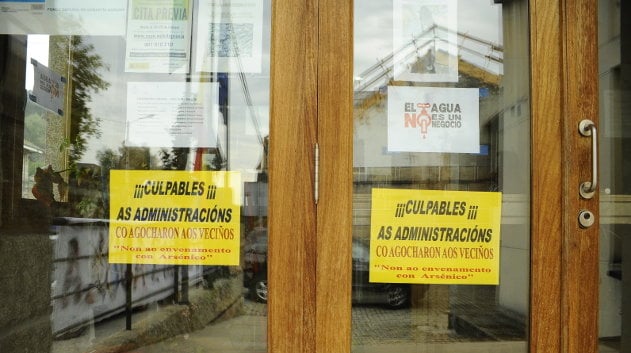 Vecinos de Punxín encerrados en el concello