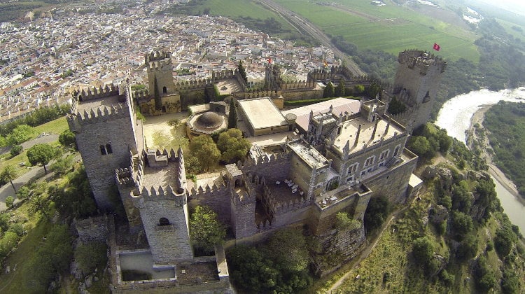 Vista aérea del Castillo de Almodóvar del Río, una de las pocas fortalezas que nunca fue tomada al asalto