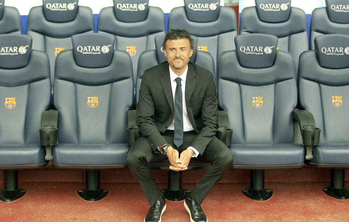 El técnico, Luis Enrique Martínez, en el banquilo de los entrenadores del Camp Nou, durante su presentación hoy como nuevo entrenador 