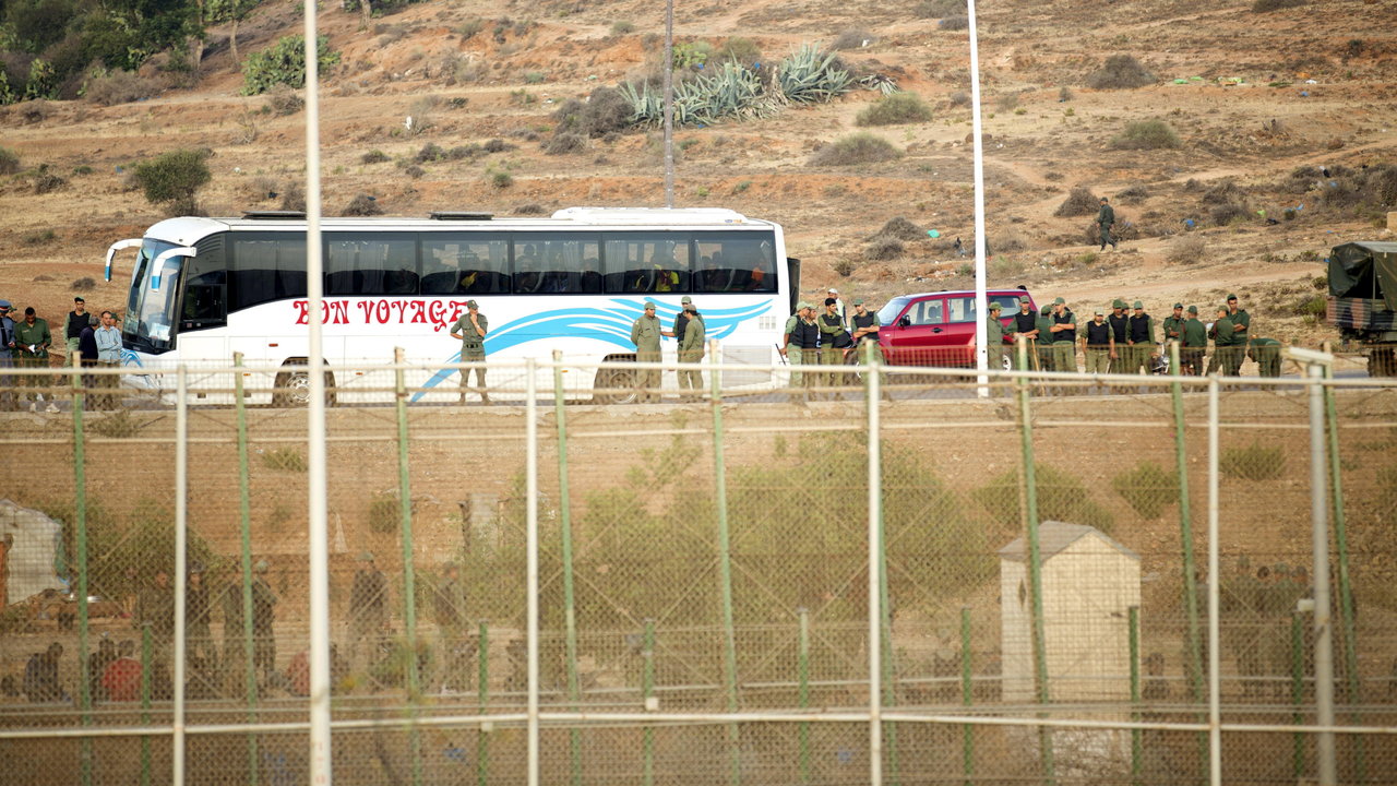 Unos 1.000 inmigrantes de origen subsahariano protagonizan un nuevo intento de entrada masivo a Melilla a través de la valla perimetral que separa la ciudad autónoma de Marruecos