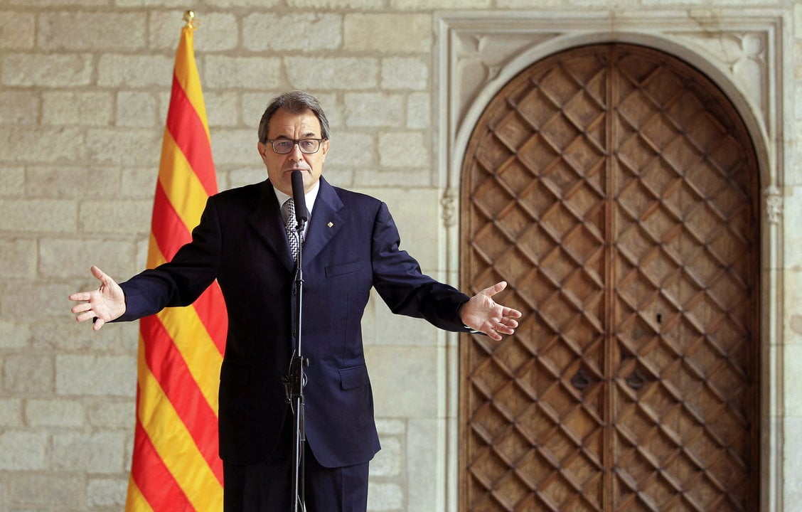 El presidente de la Generalitat de Cataluña, Artur Mas, durante la rueda de prensa ofrecida esta mañana en el Palau de la Generalitat para explicar el caso del expresidente Jordi Pujol