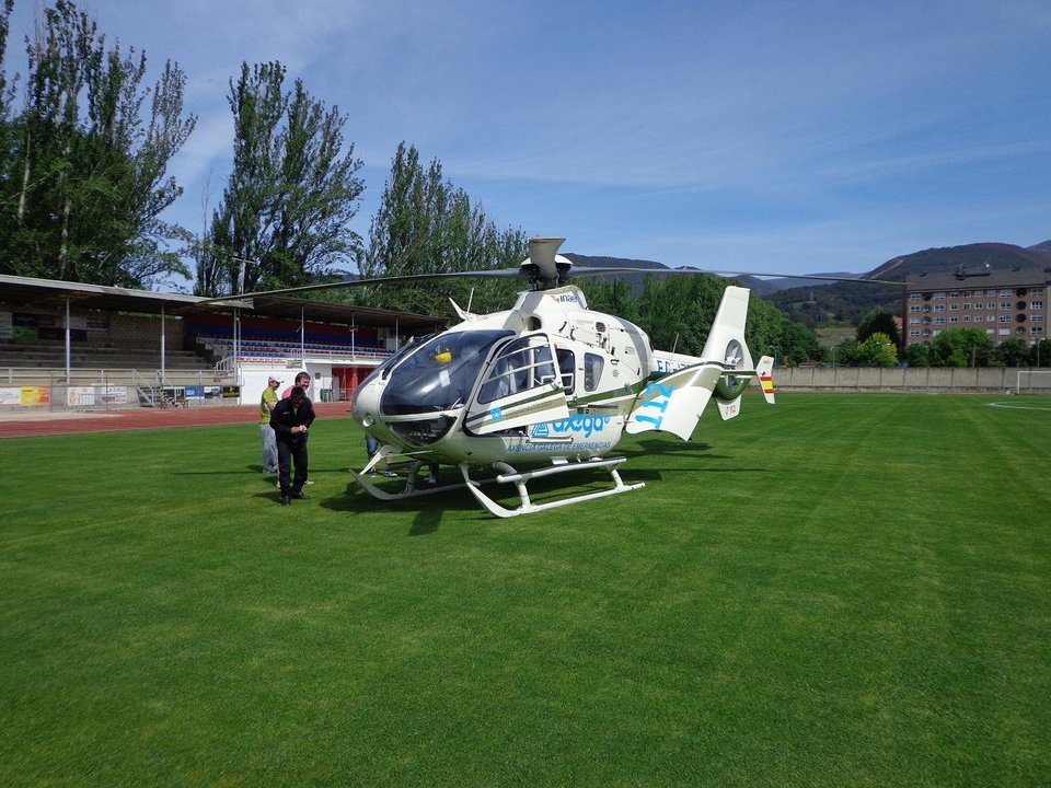 El helicóptero de la Axega en Calabagueiros, en un reciente desplazamiento.