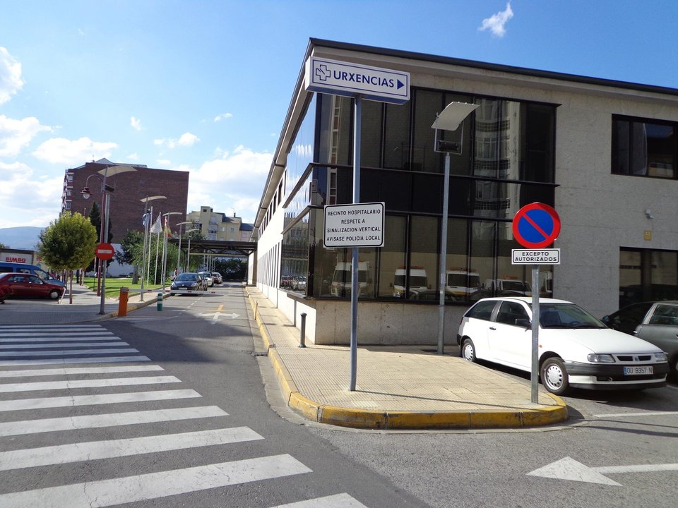 Acceso al área de Urxencias del Hospital Comarcal de Valdeorras.