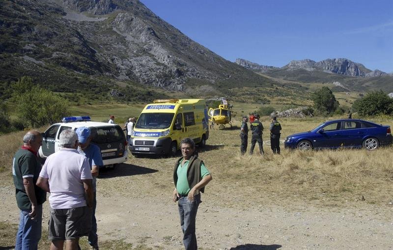 Varios servicios de emergencia ya han llegado a Maraña para participar en las labores de rescate del accidente 