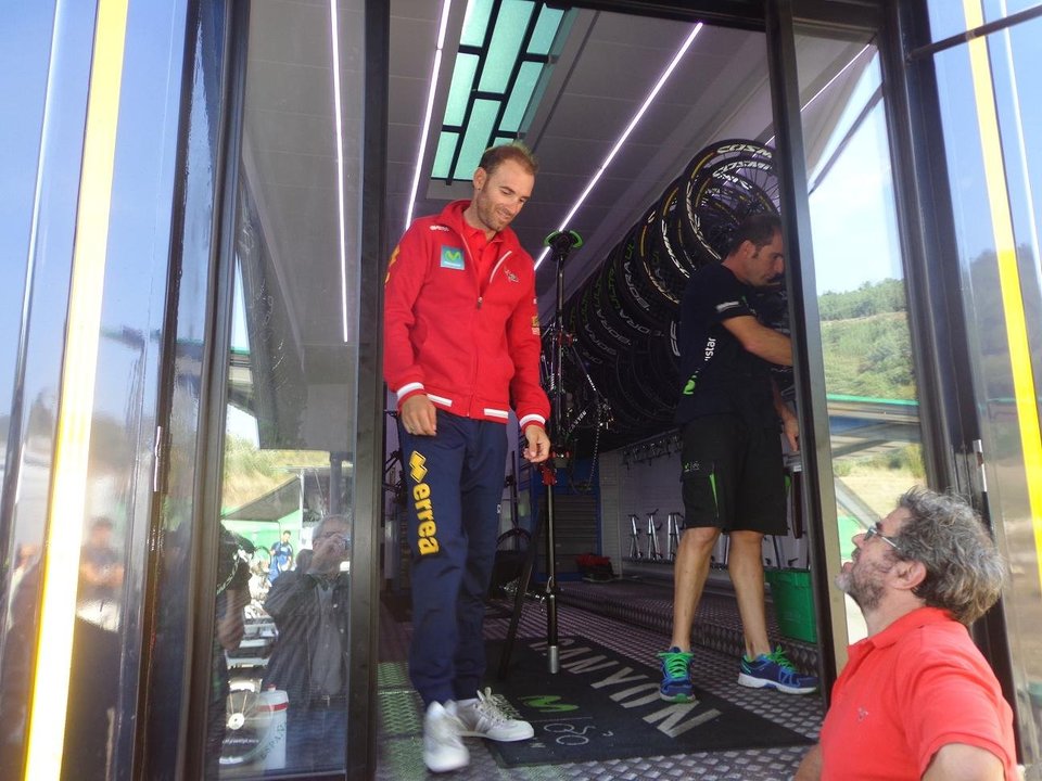 Alejandro Valverde, en el camión de transporte de las biciletas.