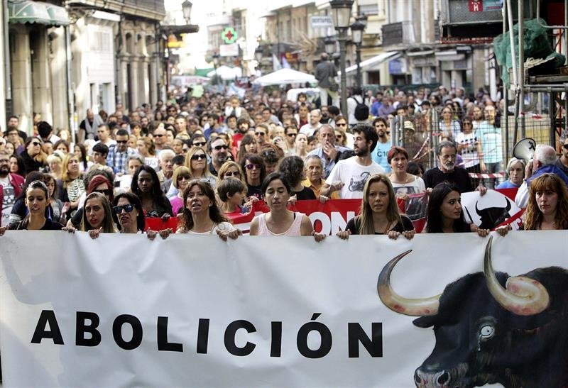 Más de un millar de personas se han manifestado en A Coruña por la &#34;abolición&#34; de las corridas de toros