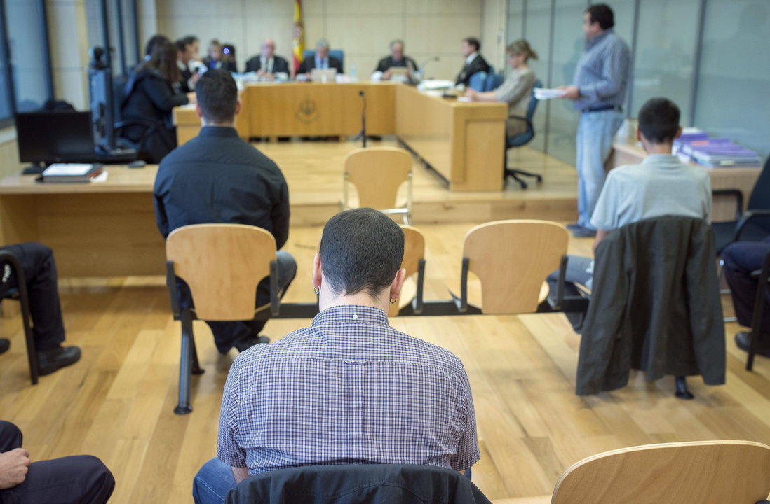 Vista general del juicio que se celebra en la Auc¡diencia Nacional contra tres miembros de Resistencia Galega