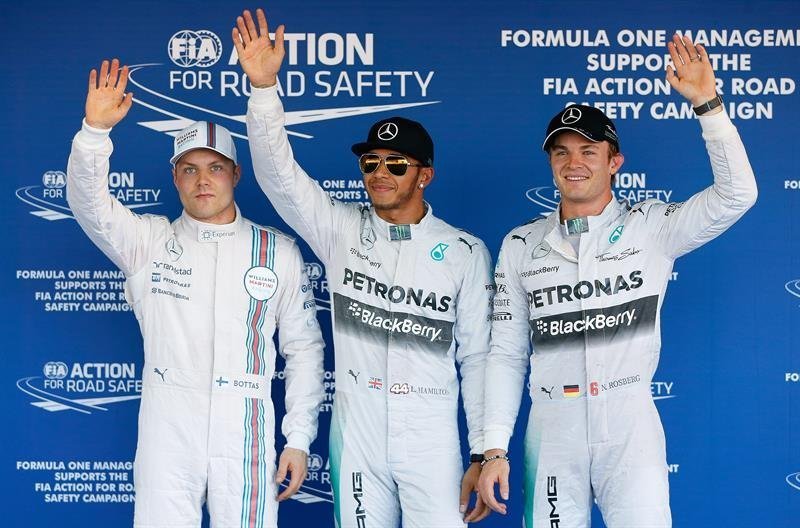 Hamilton logra 'pole' en el debut ruso