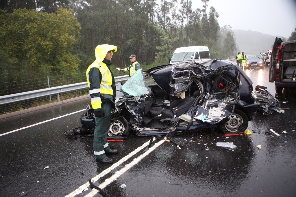 Fallece un hombre de 44 años en un accidente de tráfico en Pontevedra // Alberte