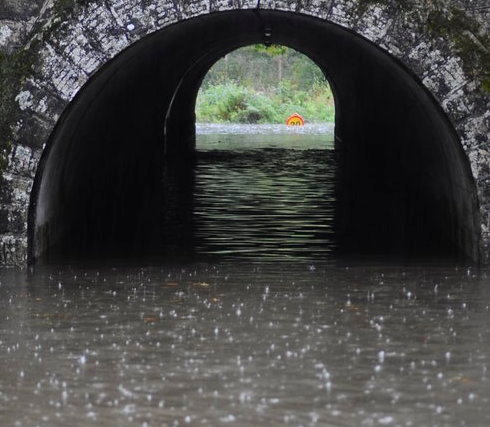 Inundaciones por lluvias en O Carballiño
16-10-14
Bajo túnel ferroviario al lado de la N-541