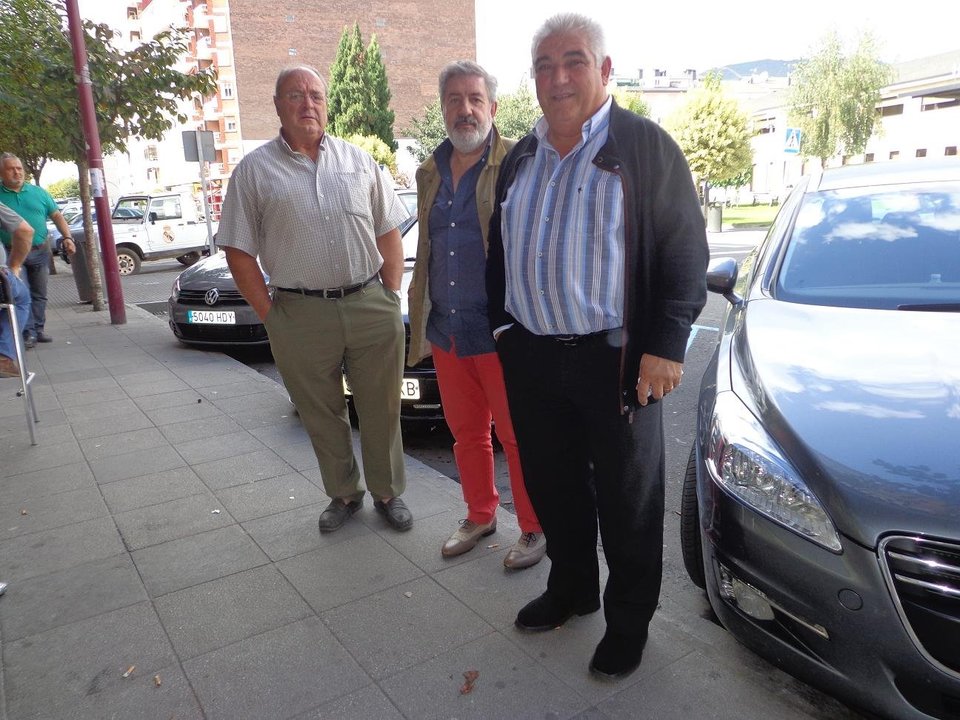 Silverio Fernández, Juan Ferreira y Magín Fernández, portavoces del PSOE en O Bolo.