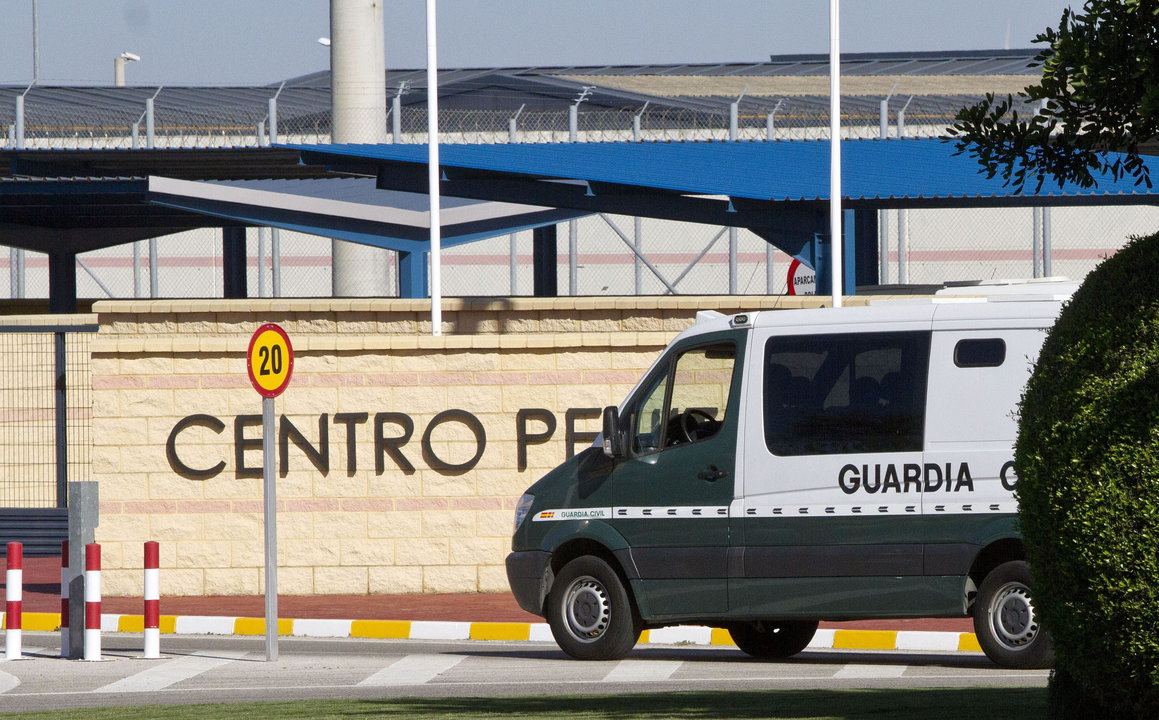  El furgón de la Guardia Civil donde es trasladado el exalcalde de Jerez, Pedro Pacheco, entrado hoy en la prisión de Puerto III 