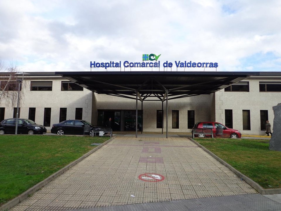 Fachada principal del Hospital Comarcal de Valdeorras.
