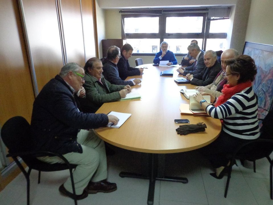Reunión del Consorcio de Augas de Valdeorras, presidida por el vicepresidente de la Diputación: Rosendo Fernández.