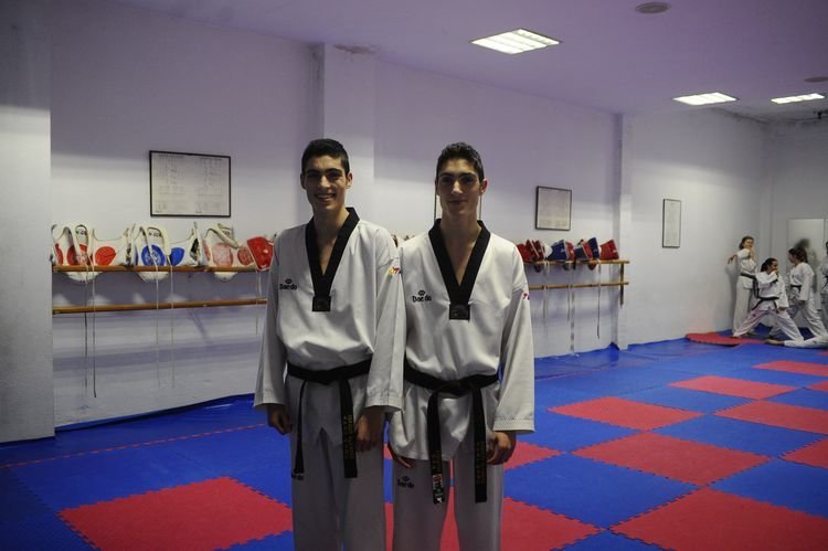 Hermanos gemelos taekwondo O Couto
30-1-15