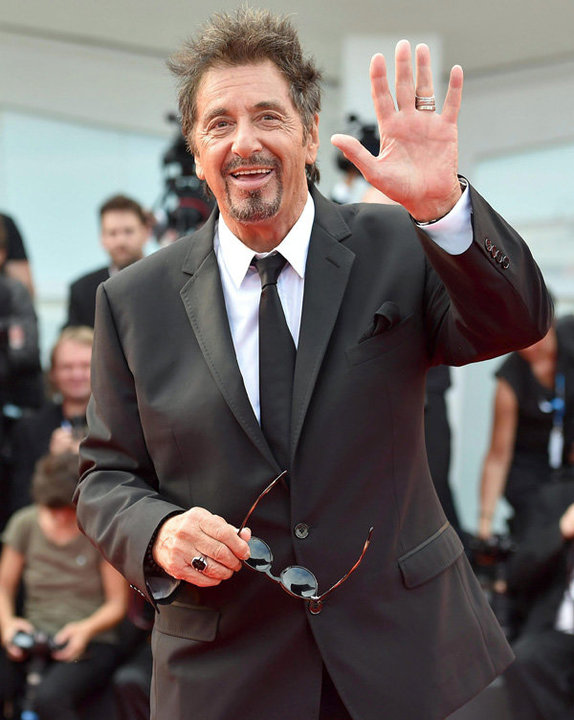 VFF101. Venice (Italy), 30/08/2014.- (FILE) A file picture dated 30 August 2014 shows US actor Al Pacino waving as he arrives on the red carpet for the premiere of 'Manglehorn' during the 71st annual Venice International Film Festival, in Venice, Italy. Al Pacino turns 75 years of age on 25 April 2015. (Cine, Italia, Venecia) EFE/EPA/ETTORE FERRARI