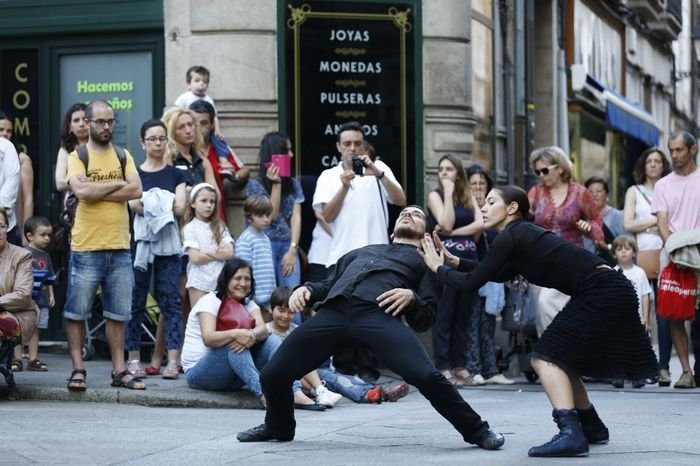 Ourense. 03-07-14. Local. Danza na praza de Sta Eufemia dentro do programa, Corpo á Terra.
Foto: Xesús Fariñas