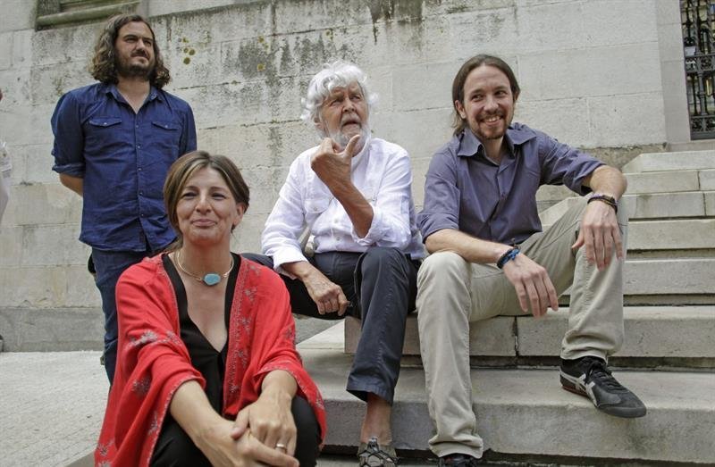 De esquerda a dereita, Antón Sánchez (Anova), Yolanda Díaz (EU), Xosé Manuel Beiras (Anova) e Pablo Iglesias (Podemos).