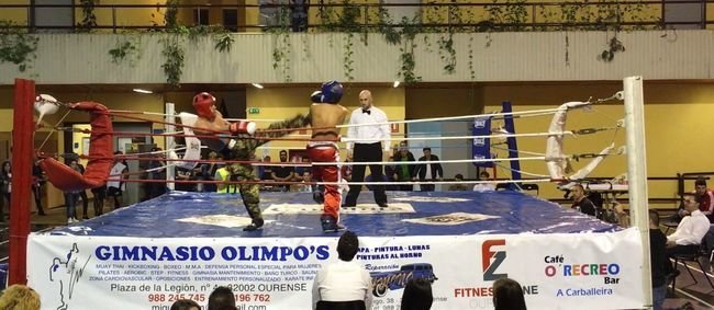 Lance del combate entre Manu Míguez Jr. y Alberto Mendes.