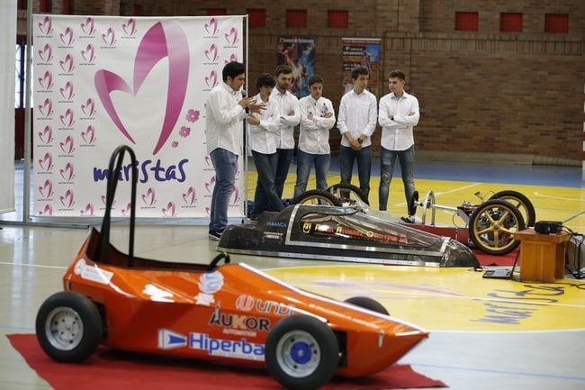 Ourense. 14-06-16. Local. Presentación prototipos de coches de alumnos de Maristas.
Foto: Xesús Fariñas