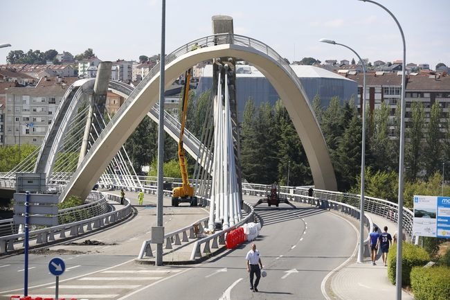 Ourense. 27-07-16. Local. Peche ó tráfico a Ponte do Milenio polas obras de mellora da ponte.
Foto: Xesús Fariñas